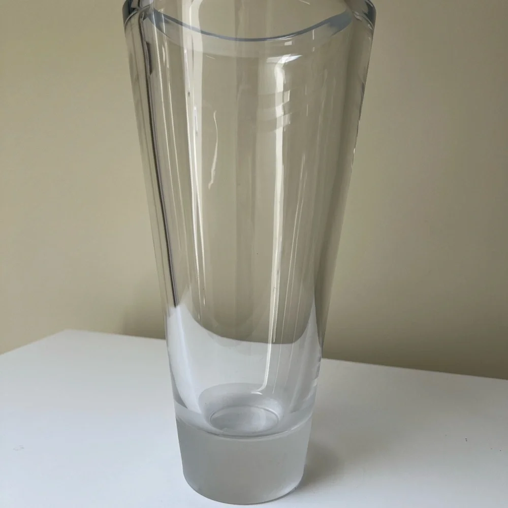 Vera Wang Illusion by Wedgwood Germany Clear Crystal Vase Frosted Base 12” - Picture 2 of 5